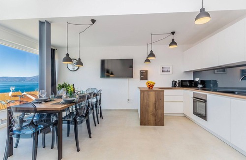 Njivice House | Beautiful home in Njivice with WiFi