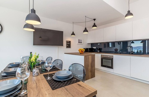 Njivice House | Beautiful home in Njivice with WiFi