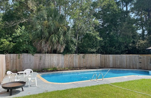 Myrtle Grove House | Beautiful home in Pensacola suburbs w/pool! 15-20 min from the Beach & Downtown!