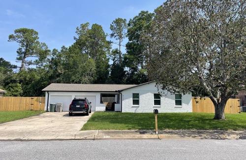 Myrtle Grove House | Beautiful home in Pensacola suburbs w/pool! 15-20 min from the Beach & Downtown!