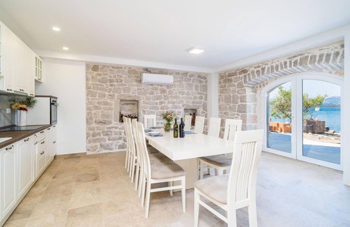 Putnikovic House | Beautiful home in Putnikovic with WiFi