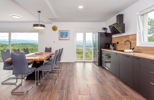 Sarsoni House | Beautiful home in Rukavac with WiFi