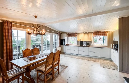 Sjusjoen House | Beautiful home in Sjusjøen with kitchen