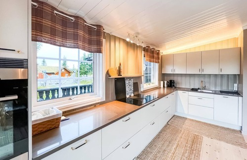 Sjusjoen House | Beautiful home in Sjusjøen with kitchen