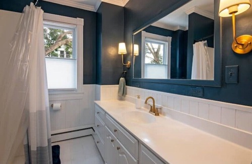 Cambridge House | Beautiful Home in the Historic District w/pool