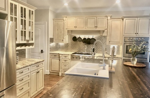 Greensboro House | Beautiful home in upscale quiet neighborhood