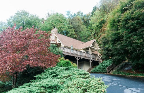 Valley Creek Run House | Beautiful Home in Maggie Valley, NC near Cataloochee Ski area