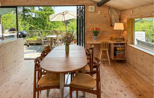 Holloselund House | Beautiful Home In Vejby With Wifi