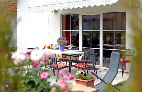 Verchen House | Beautiful home in Verchen with WiFi