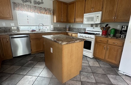 Fontana House | Beautiful Home, Insurance, Ltr, Str, Corporate, Last Minute Travel