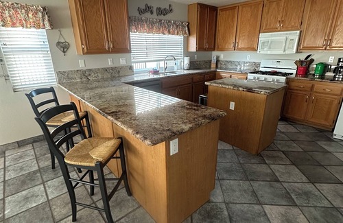 Fontana House | Beautiful Home, Insurance, Ltr, Str, Corporate, Last Minute Travel