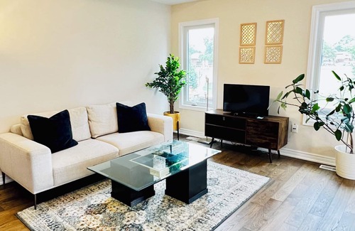 Thorold House | Beautiful Home just 15 minutes from Niagara Falls and amenities !!