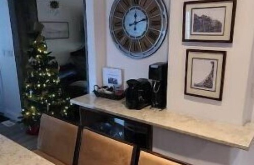 Collingwood House | Beautiful home, minutes away from Blue Mountain, Collingwood waterfront,and more
