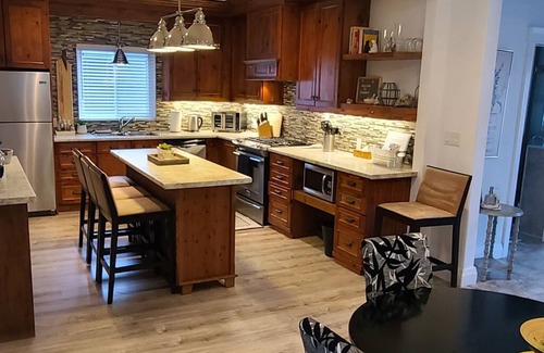 Collingwood House | Beautiful home, minutes away from Blue Mountain, Collingwood waterfront,and more