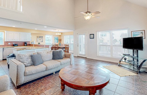 Spanish Grant House | Beautiful home near beach with central AC, patio, balcony, & washer/dryer