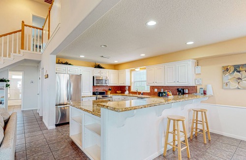 Spanish Grant House | Beautiful home near beach with central AC, patio, balcony, & washer/dryer