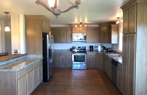 Silver Star House | Beautiful Home On 4 acres. Near Twin Bridges Round Barn wedding venue