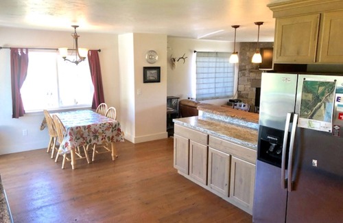 Silver Star House | Beautiful Home On 4 acres. Near Twin Bridges Round Barn wedding venue