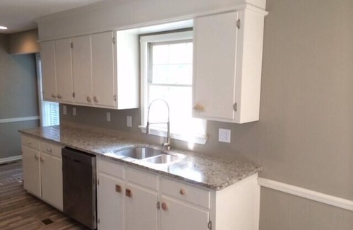 Northport House | Beautiful Home On Lake Tuscaloosa great for wkend getaway and family gatherings!