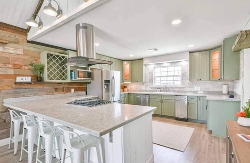 Bayou Vista House | Beautiful Home on Ocean Canals near Galveston
