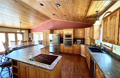 Deerwood House | BEAUTIFUL home on Rolling Hills Country Club