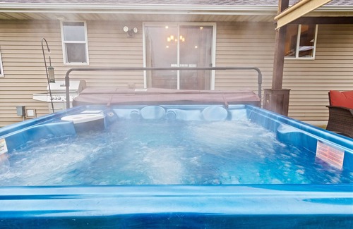 De Pere House | Beautiful home only 15 minutes from Lambeau Field