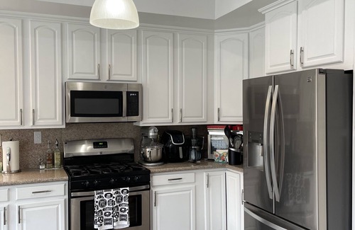 Northwest Anaheim House | Beautiful Home w/Pool- 0.6 mi Knotts-6 mi. Disney.