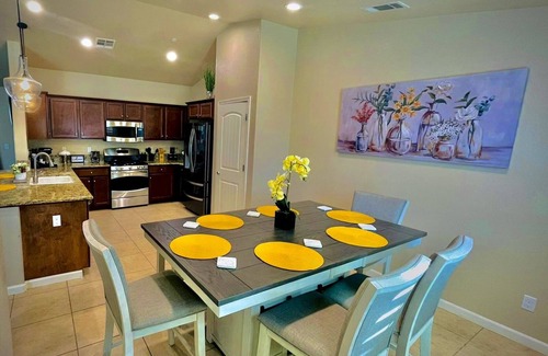 Fresno House | Beautiful home W/Pool, Spa, Fire pit & Outdoor grill.