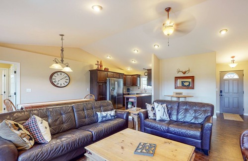 Pagosa Highlands House | Beautiful home with mountain view, fireplace, game room, balcony, & washer/dryer