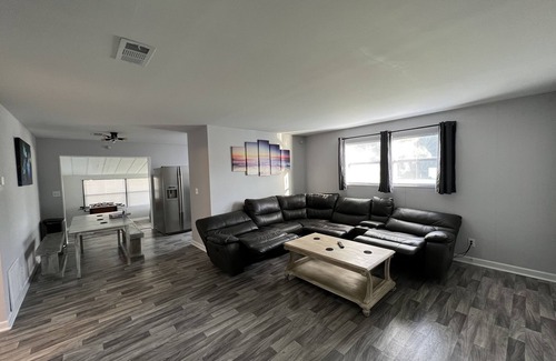 Arlington House | Beautiful Home with Game Room.