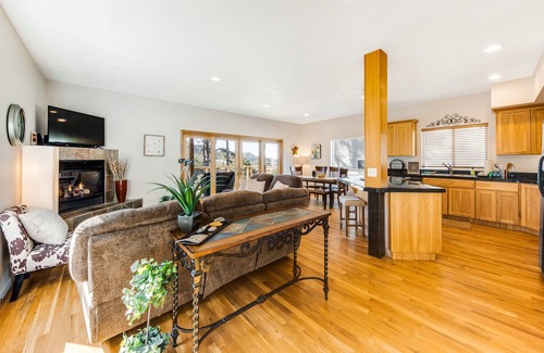 Agate Beach House | Beautiful Home with Ocean and Yaquina Lighthouse Views - Walk to the Beach