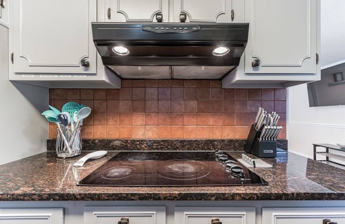 Indianapolis House | Beautiful Home With Private Hot Tub Close To Everything 4 Bedroom Residence by Redawning