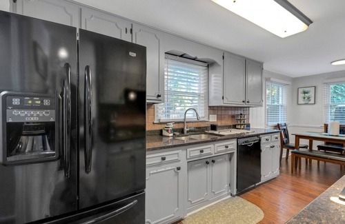Indianapolis House | Beautiful Home With Private Hot Tub Close To Everything 4 Bedroom Residence by Redawning