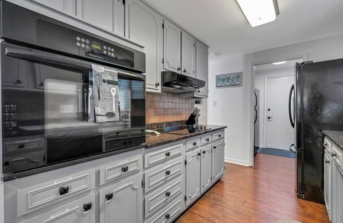 Indianapolis House | Beautiful Home With Private Hot Tub Close To Everything 4 Bedroom Residence by Redawning