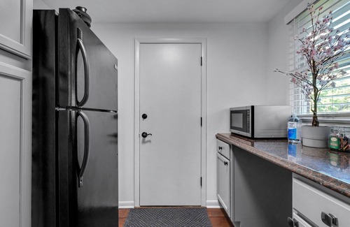 Indianapolis House | Beautiful Home With Private Hot Tub Close To Everything 4 Bedroom Residence by Redawning
