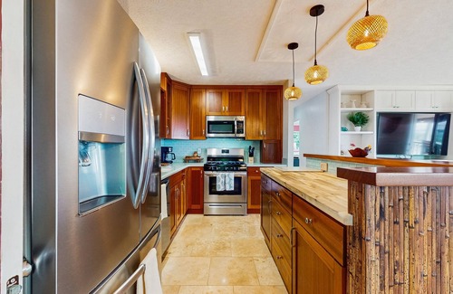 Kailua-Kona House | Beautiful home with separate ohana, ocean views, lanais, private gazebo, firepit