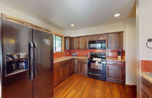 Whitefish House | Beautiful home with WiFi, shared pool, tennis-courts, dog-friendly