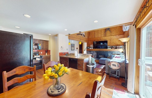 Whitefish House | Beautiful home with WiFi, shared pool, tennis-courts, dog-friendly