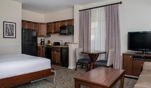 Table Rock House | Beautiful Hotel in Mountain Vista - Studio Sleeps up to 4