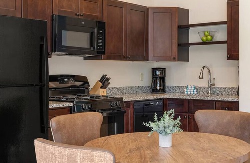 Pagosa Springs Condo | Beautiful Hotel in Pagosa 1BD near at Pinon Lake Reservoir