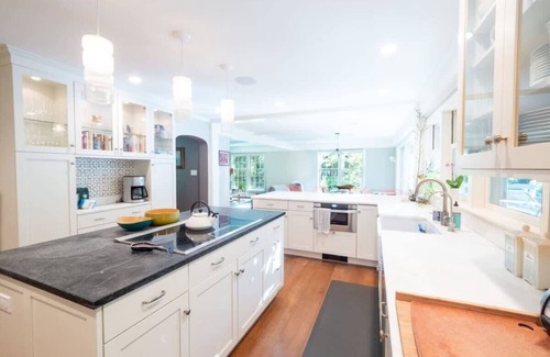Glendale House | Beautiful House In The Woods, Huge Yard, Hot Tub