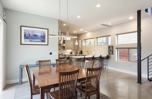 Chestnut House | Beautiful house and neighborhood within a great proximity to all of Austin.