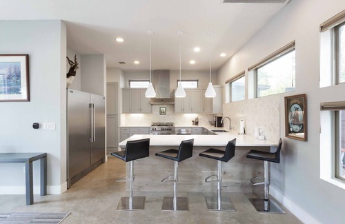Chestnut House | Beautiful house and neighborhood within a great proximity to all of Austin.