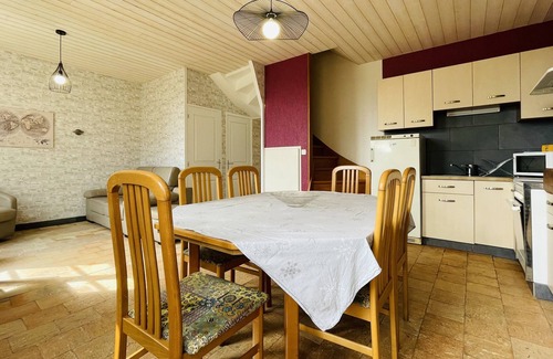 Nazelles-Negron House | Beautiful house with a garden on a hill near Amboise
