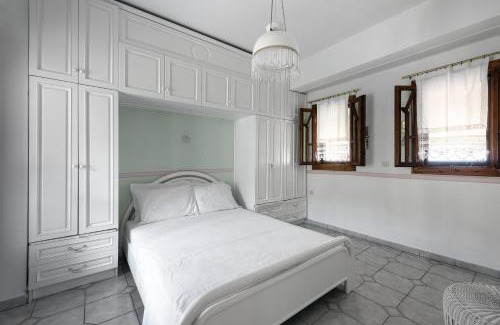 Mola Kalyva Apartment | Beautiful House