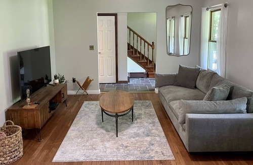 Athens House | Beautiful house in lake community
