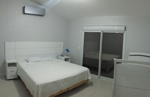 Centro House | Beautiful house in the center of Garopaba and 100 meters from the central beach.