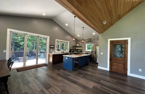 Big Creek House | Beautiful house located in a quiet cove with easy walk to the lake.