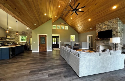 Big Creek House | Beautiful house located in a quiet cove with easy walk to the lake.
