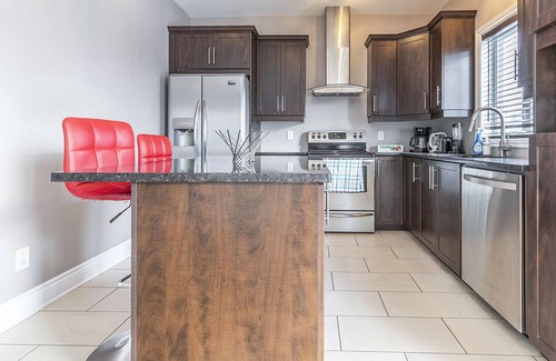 Brossard House | Beautiful house near all services
